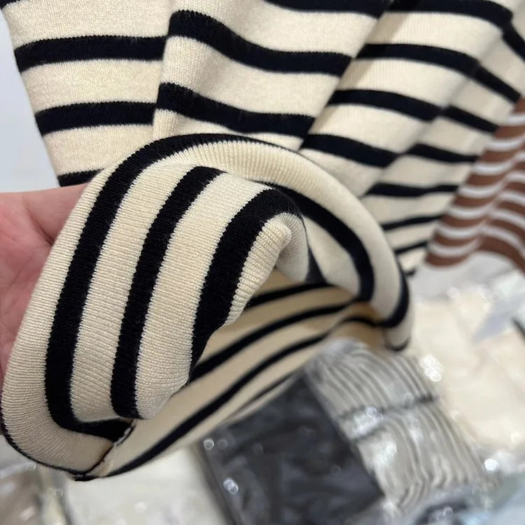 Meia gola alta pulôver listrado camisola fino ajuste camisa superior feminina início da primavera e outono manga curta camisa de fundo