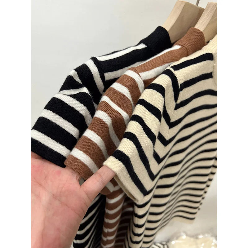 Meia gola alta pulôver listrado camisola fino ajuste camisa superior feminina início da primavera e outono manga curta camisa de fundo