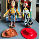 História 3 4 falando woody jessie figuras de ação panos reais corpo boneca cantar macio figura de ação modelo brinquedos voz boneca mesa ornamento