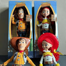 História 3 4 falando woody jessie figuras de ação panos reais corpo boneca cantar macio figura de ação modelo brinquedos voz boneca mesa ornamento