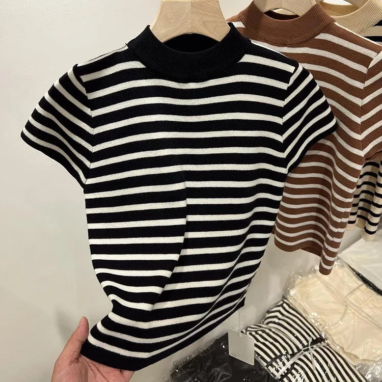 Meia gola alta pulôver listrado camisola fino ajuste camisa superior feminina início da primavera e outono manga curta camisa de fundo