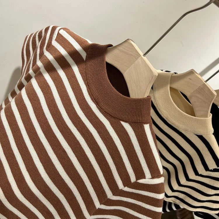 Meia gola alta pulôver listrado camisola fino ajuste camisa superior feminina início da primavera e outono manga curta camisa de fundo