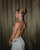 Mozision um ombro sem costas sexy maxi vestido feminino moda fivela de metal gola diagonal sem mangas drapeado clube vestido longo