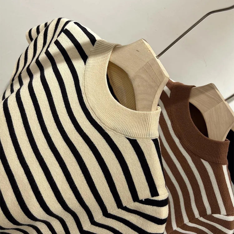 Meia gola alta pulôver listrado camisola fino ajuste camisa superior feminina início da primavera e outono manga curta camisa de fundo