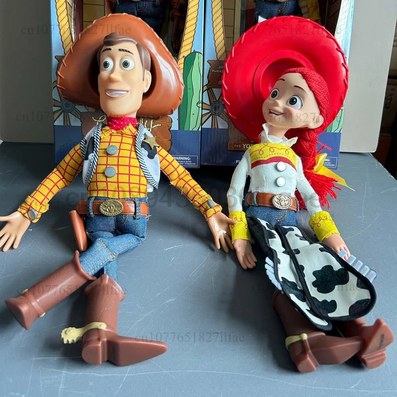 História 3 4 falando woody jessie figuras de ação panos reais corpo boneca cantar macio figura de ação modelo brinquedos voz boneca mesa ornamento