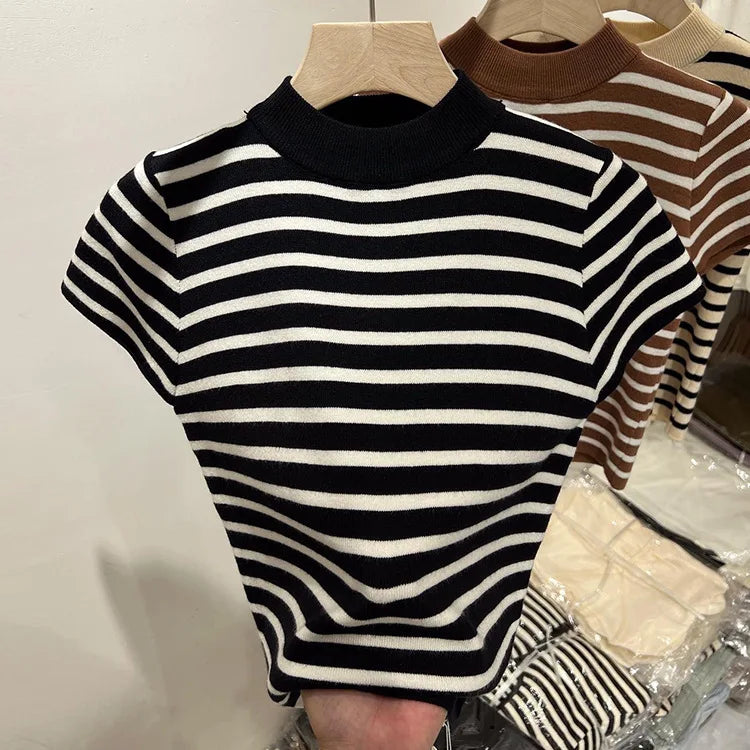 Meia gola alta pulôver listrado camisola fino ajuste camisa superior feminina início da primavera e outono manga curta camisa de fundo